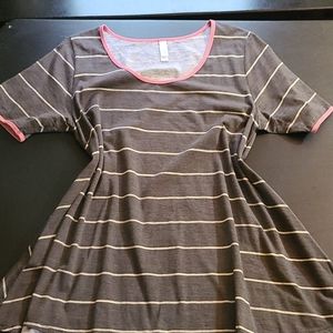 Size Large LuLaRoe Perfect T